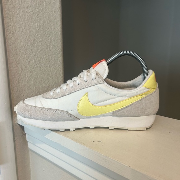 Nike Daybreak 'Pale Light Citron' Women's Waffle Sneaker CK2351-104 Size 7 - Picture 4 of 10